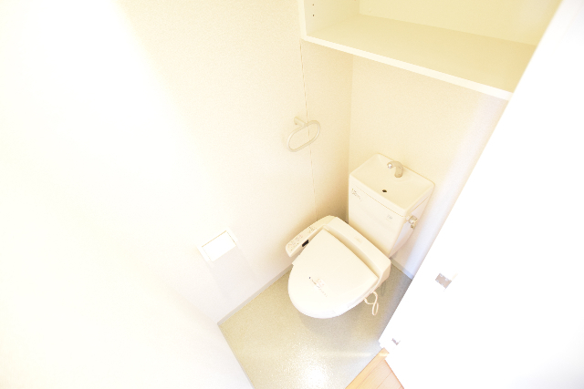 トイレ　※写真は反転部屋の写真です