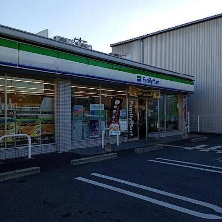 コンビニ　ファミリーマート 東大阪西堤学園町店（コンビニ）まで575m