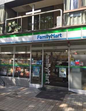コンビニ　ファミリーマート 横浜弥生町店（コンビニ）まで133m