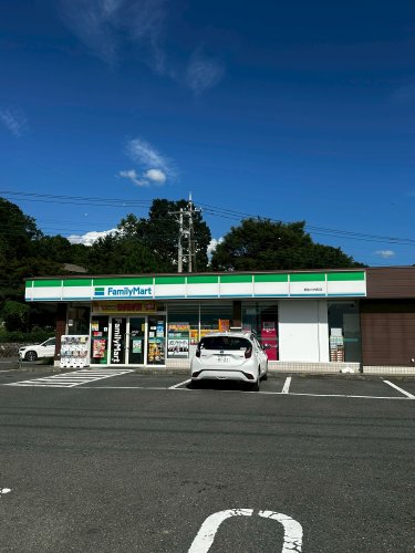 コンビニ　ファミリーマート 桐生川内町店（コンビニ）まで361m