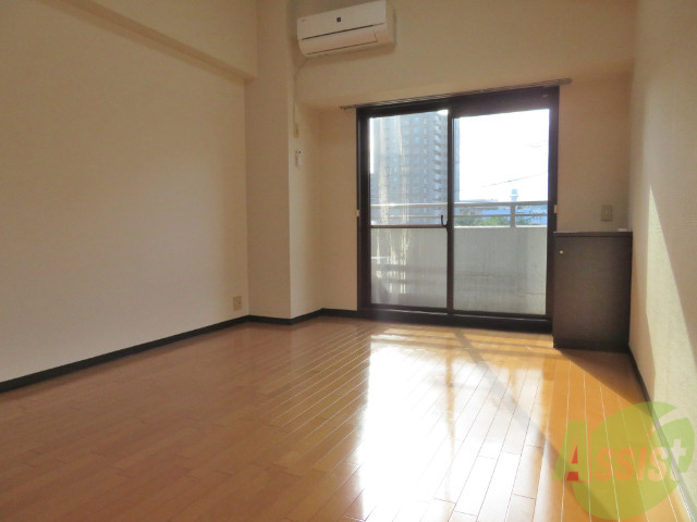 居室・リビング　こちらは別の角度からのお部屋になりますね