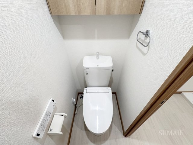 トイレ　収納のある洗浄便座付トイレ☆