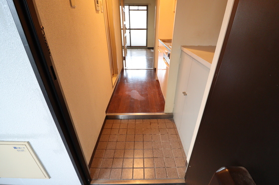 玄関　※別部屋の写真です。
