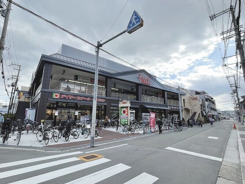 スーパー　デイリーカナートイズミヤ桑津店（スーパー）まで676m