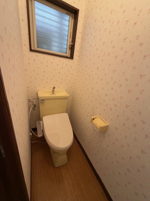 トイレ　ウオシュレット付き