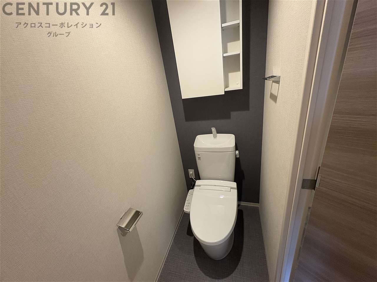 トイレ　温水洗浄便座付きのトイレです♪