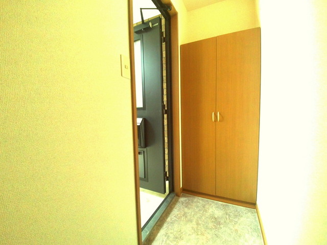 玄関　★同建物別号室の参考写真です★