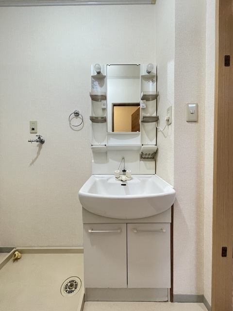 洗面設備　別部屋参考写真です