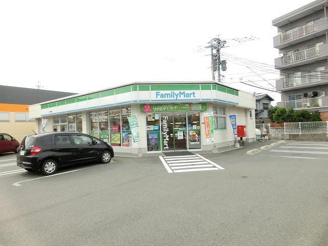 コンビニ　ファミリーマート／八幡御開店（コンビニ）まで200m