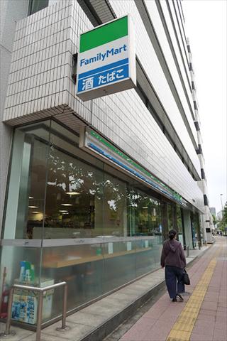 コンビニ　ファミリーマート青山通り赤坂七丁目店（コンビニ）まで332m