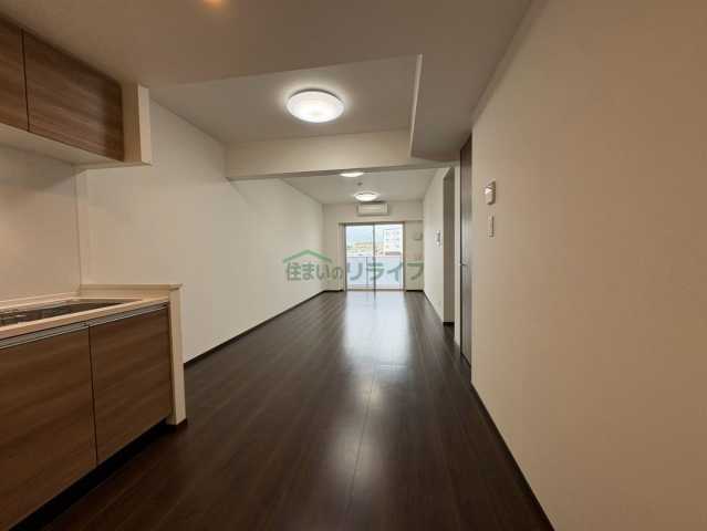 LIMERESIDENCE HIKIFUNEの居間写真