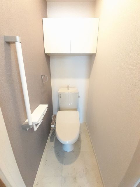 高松琴平電鉄志度線 八栗駅 徒歩3分 2階建 築3年のトイレ写真