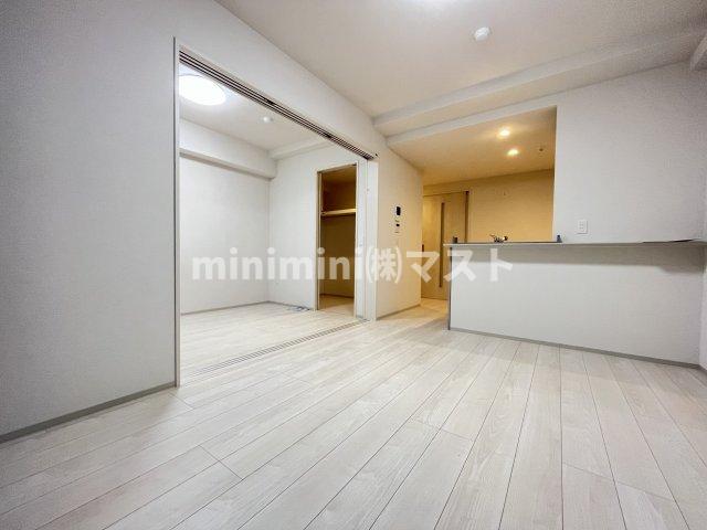 居室・リビング　※同マンション別間取り参考写真です