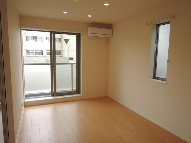 居室・リビング　★明るいフローリングの角部屋です★