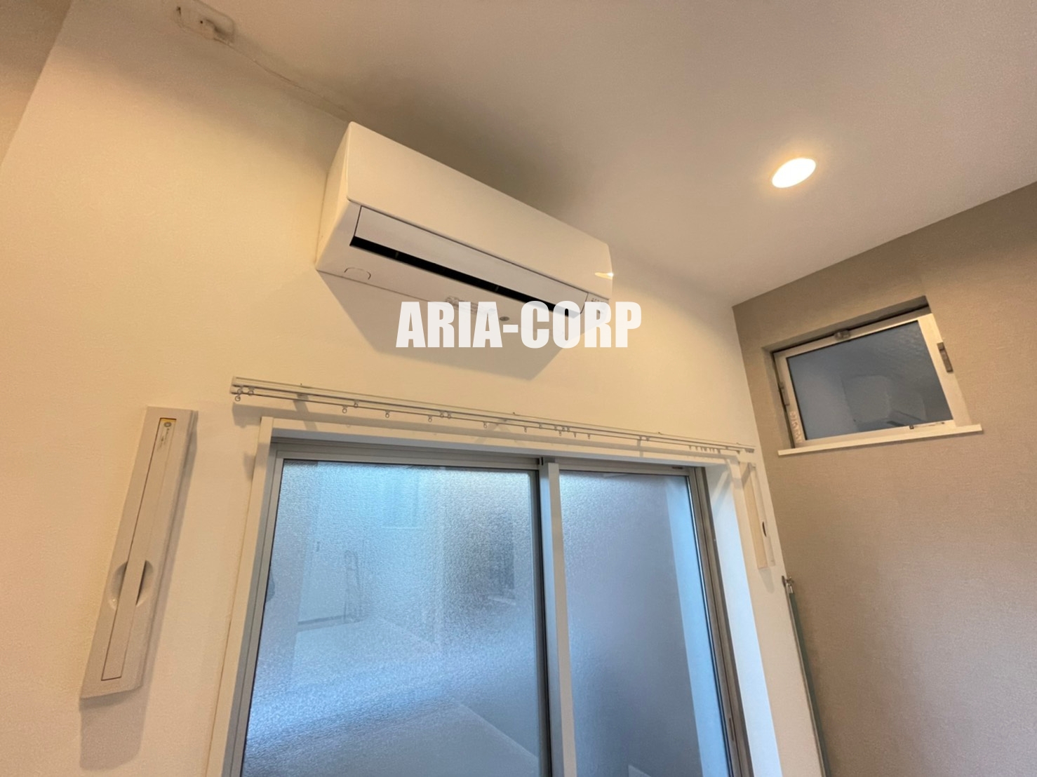 その他　エアコン二基搭載の嬉しい設備がございます。