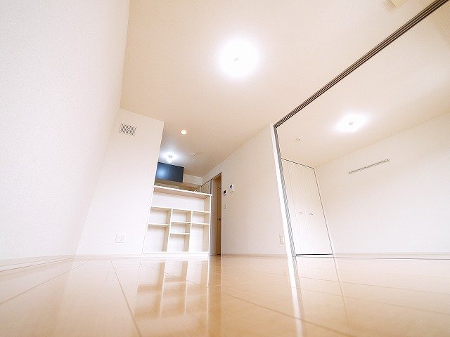 居室・リビング　フローリングのお部屋はお掃除も手軽です
