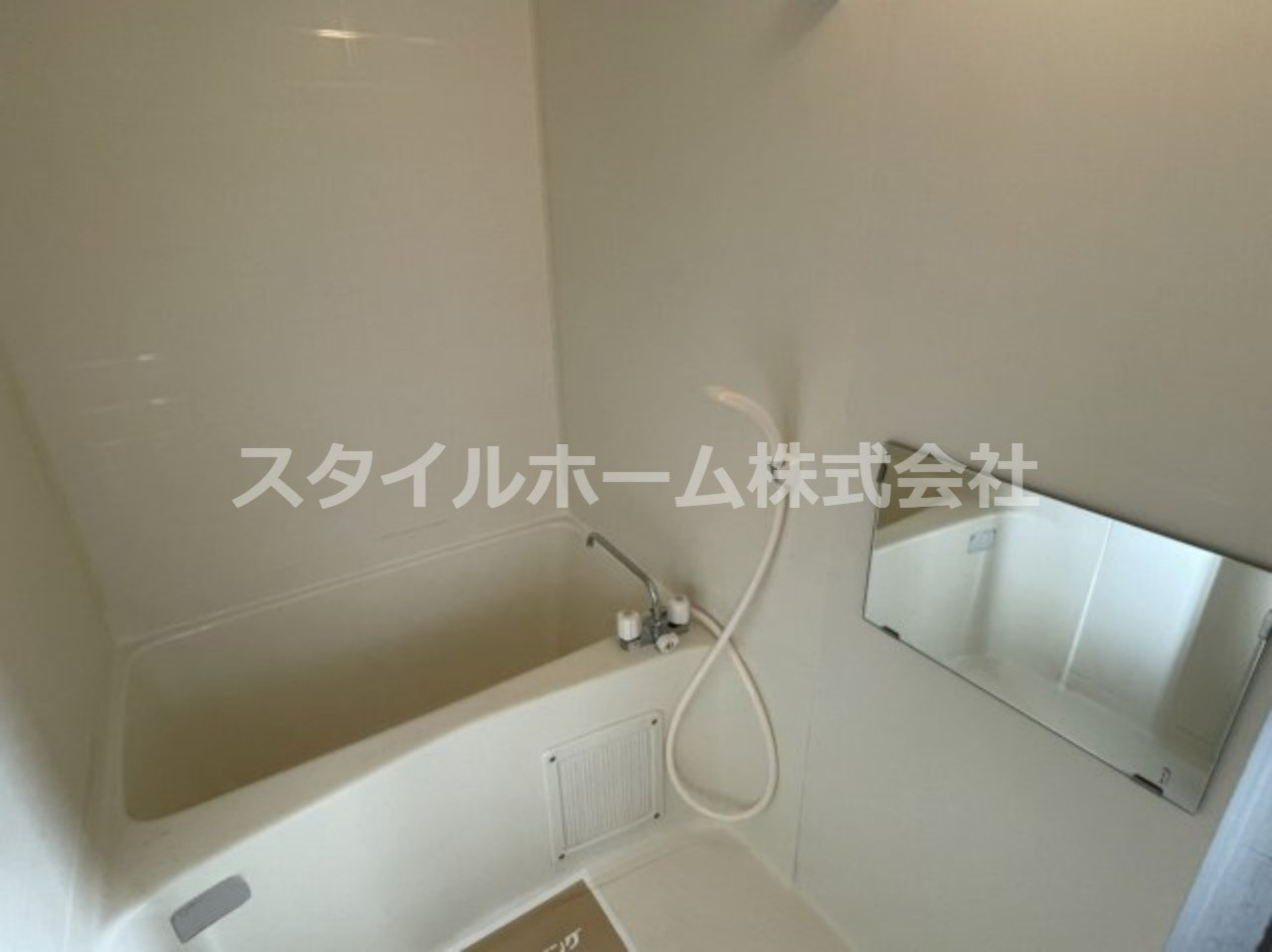 バス・シャワールーム　コンパクトで使いやすいお風呂です