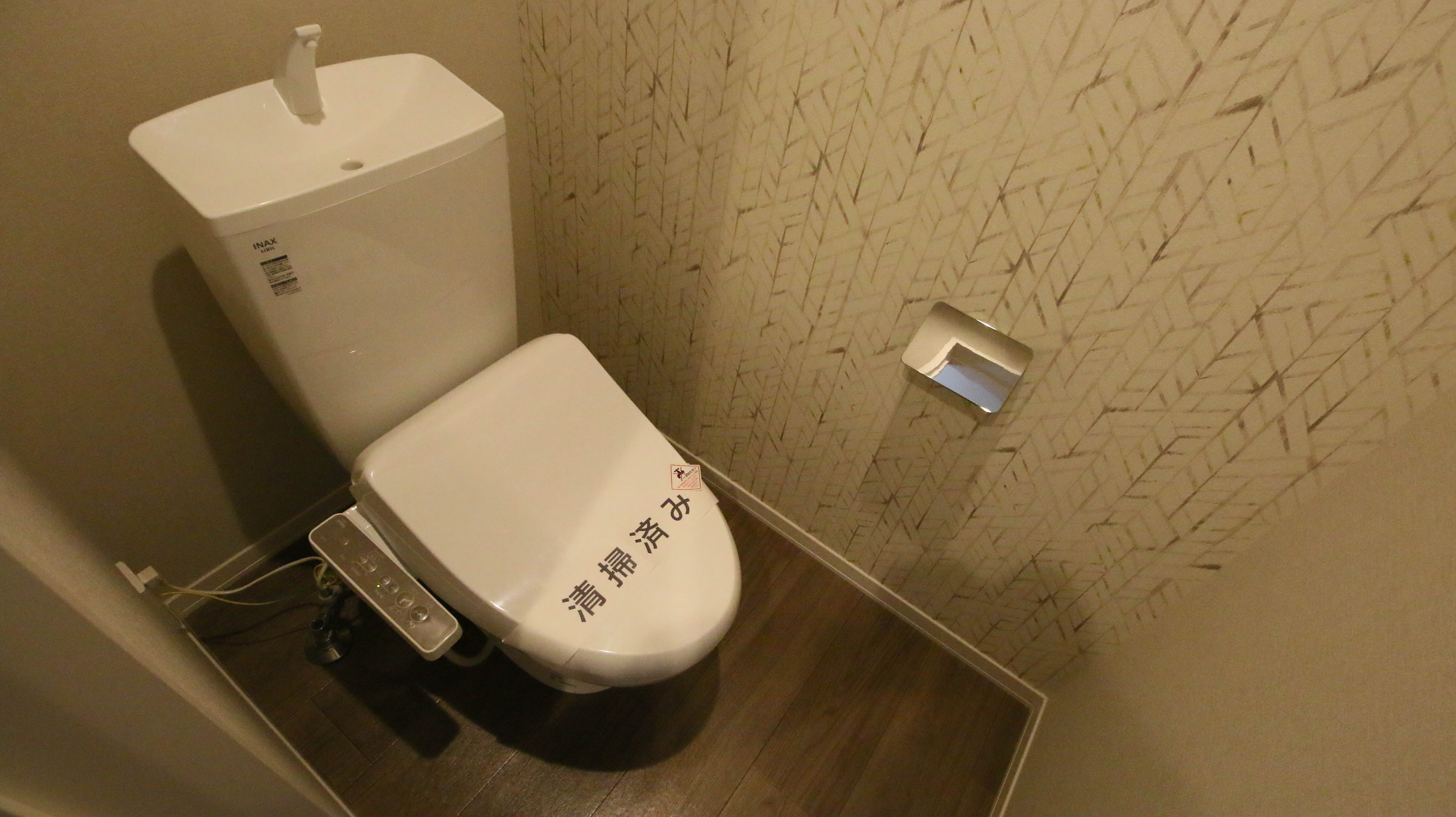 トイレ　温水洗浄便座付き
