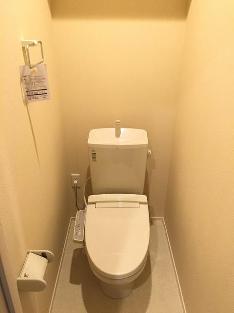 ＪＲ中央線 中野駅 徒歩14分 3階建 築11年のトイレ写真