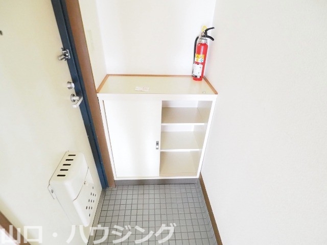 玄関　靴箱有り