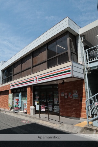 コンビニ　セブンイレブン（コンビニ）まで304m