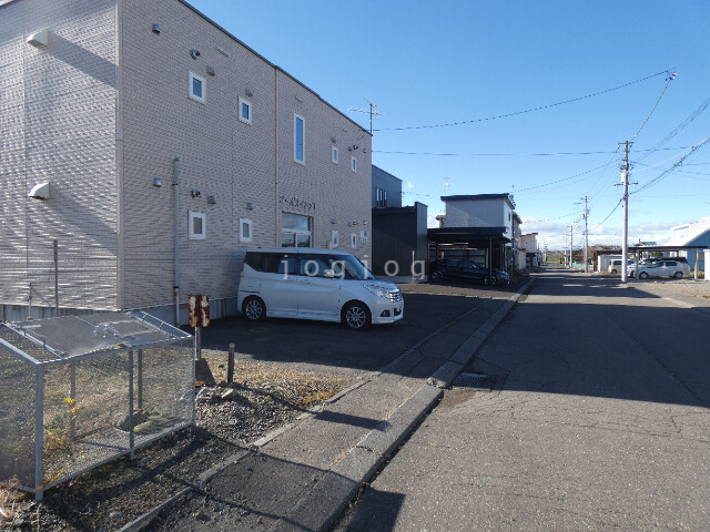 【河東郡音更町宝来仲町北のアパートの駐車場】