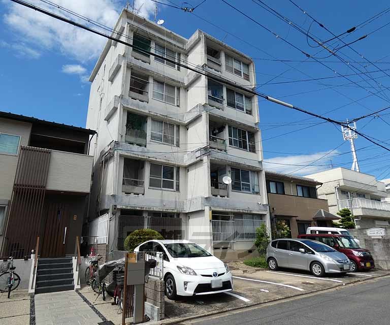 京都市北区平野八丁柳町のマンションの建物外観