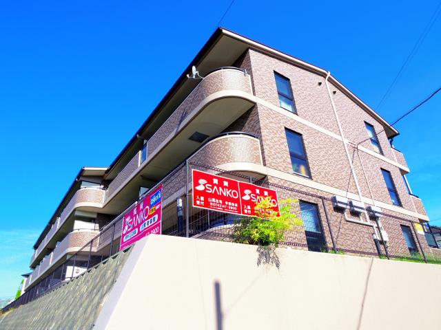 奈良市南登美ヶ丘のマンションの建物外観