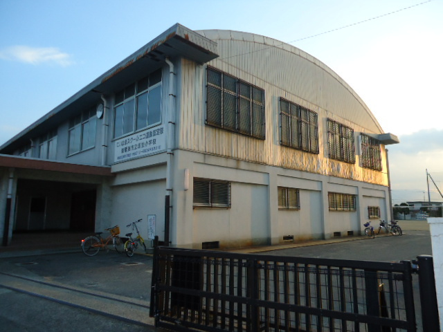 【マリベール八幡の小学校】