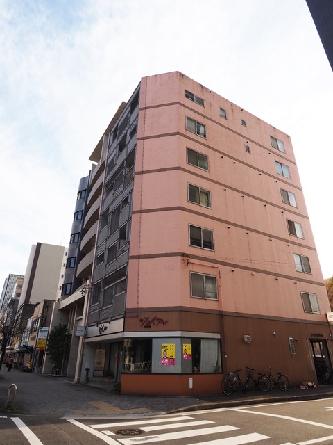 名古屋市西区菊井のマンションの建物外観