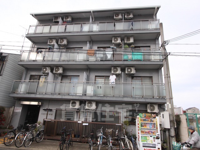 京都市南区東九条松田町のマンションの建物外観