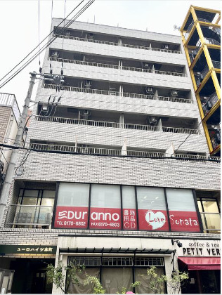 大阪市中央区瓦町のマンションの建物外観