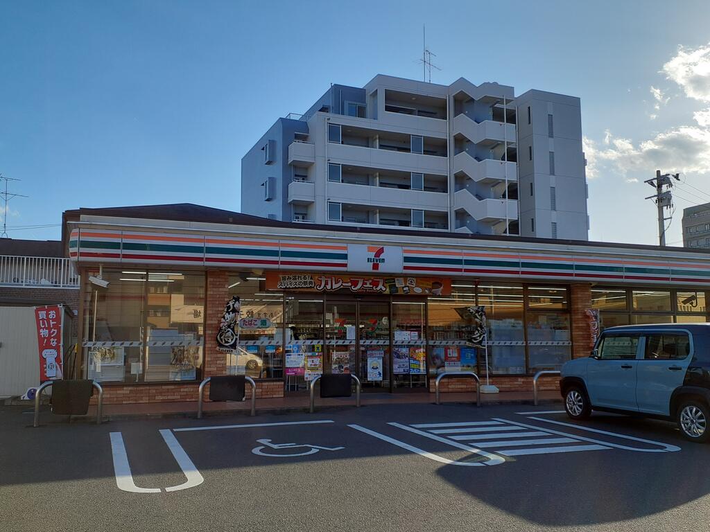 【ネオステージ萩野町のコンビニ】