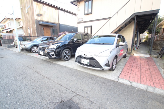 【藤沢市辻堂東海岸のアパートの駐車場】