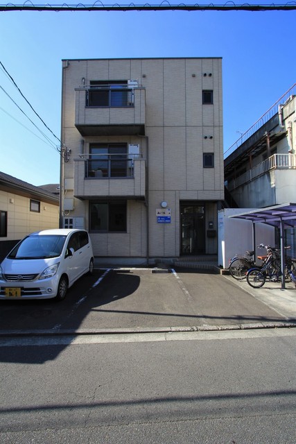 松山市此花町のアパートの建物外観