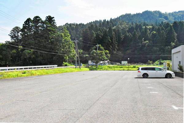 【ビレッジハウス鹿谷1号棟の駐車場】