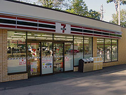 【札幌市中央区南五条西のマンションのコンビニ】