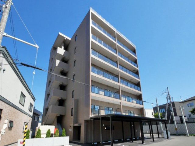 【札幌市南区真駒内本町のマンションの建物外観】