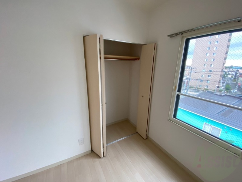 収納　洋室のクローゼットにもたくさん収納出来ますね！