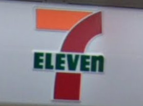 コンビニ　セブンイレブン　URくぬぎ台団地店（コンビニ）まで561m