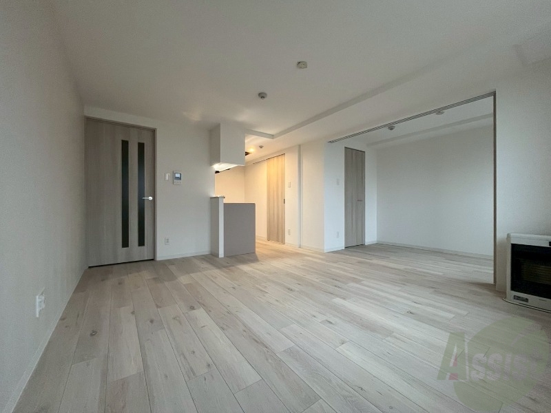 居室・リビング　広くてキレイなお部屋が広がっていて、充実した生活が送れそう。