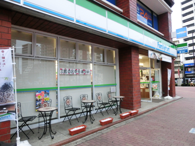 コンビニ　ファミリーマート豊島要町二丁目店（コンビニ）まで0m
