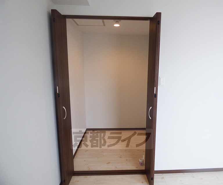 収納　奥行きのあるクローゼットです。