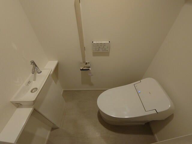 トイレ　写真は同タイプ住居です。