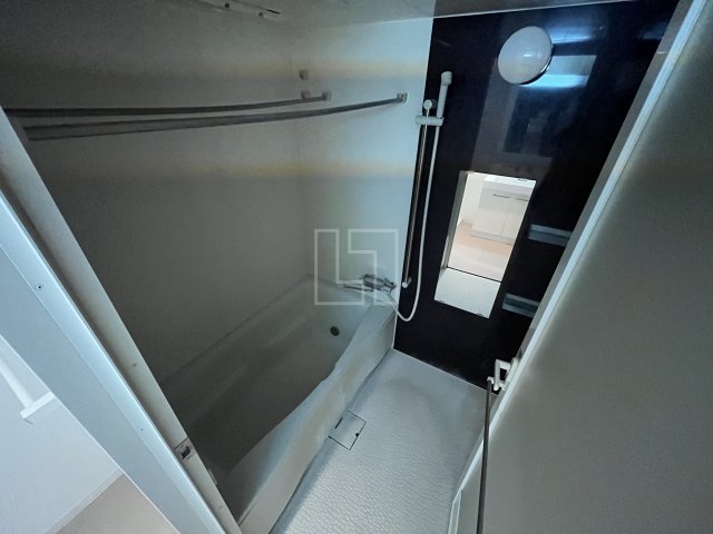 バス・シャワールーム　サムティ難波グレイス　浴室