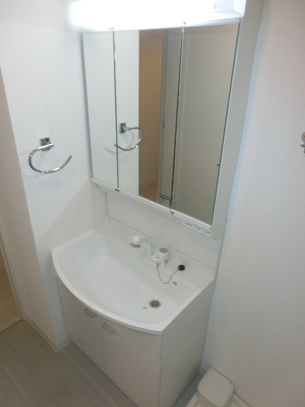 洗面設備　※同物件別号室参考写真
