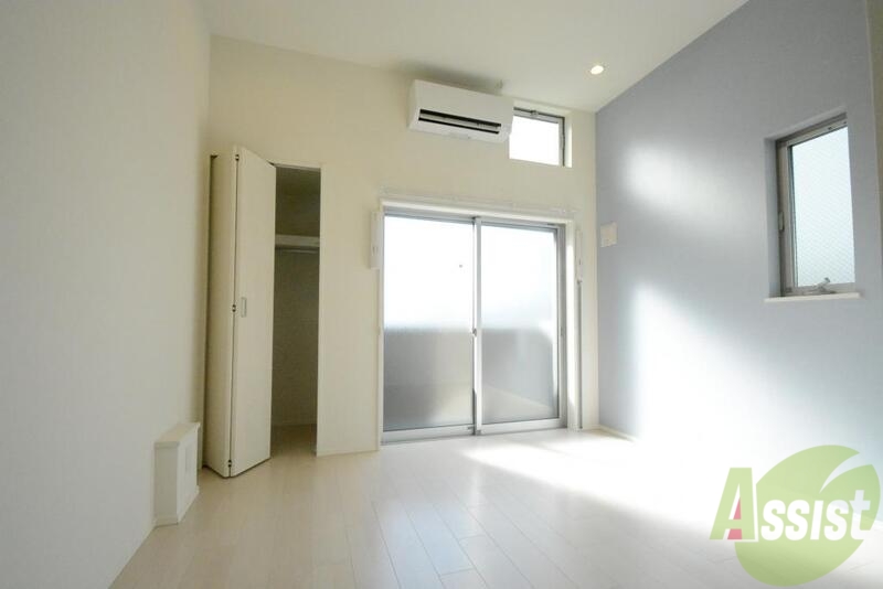 居室・リビング　フローリング貼りの綺麗な室内です