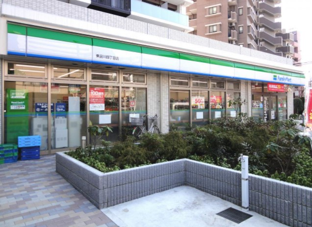 コンビニ　ファミリーマート 東品川四丁目店（コンビニ）まで749m