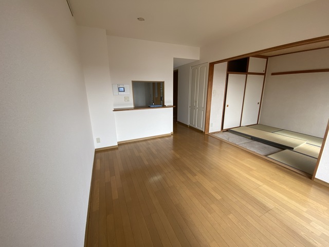 居室・リビング　日当たりは説明不要。昼間は照明要らずです