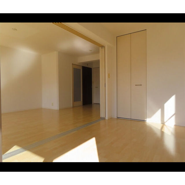 その他部屋・スペース　【居間・リビング】同物件・他号数写真となります。現況と異なる